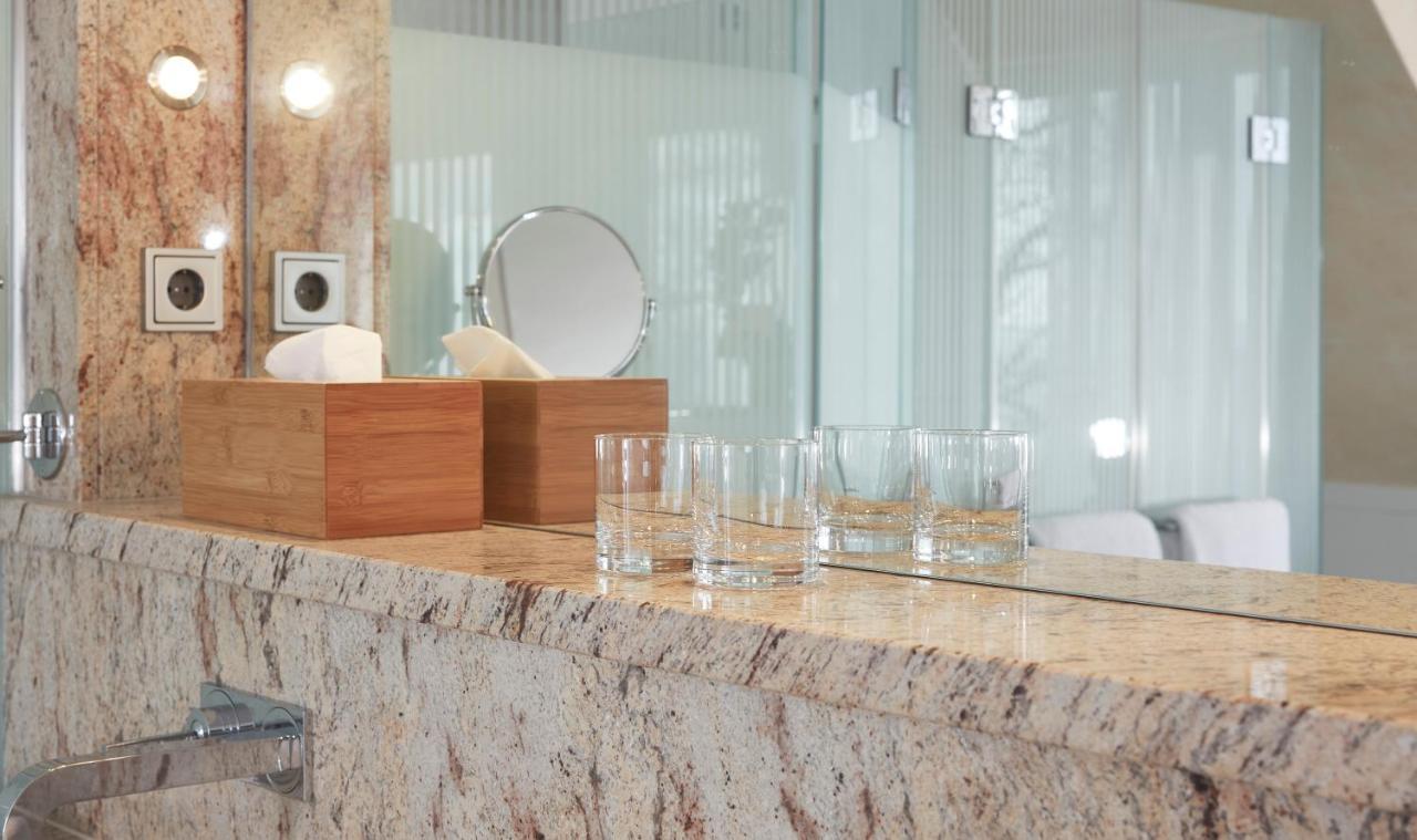 Kluet Hotel Hamelin Bagian luar foto